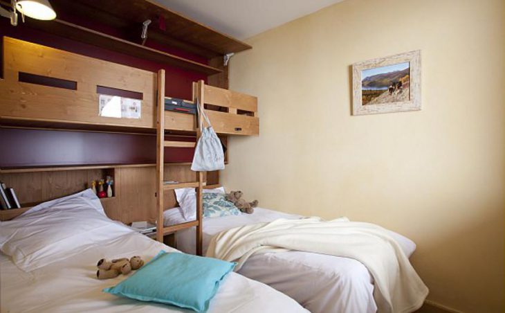 Les Nereides, La Plagne, Twin Bedroom 3